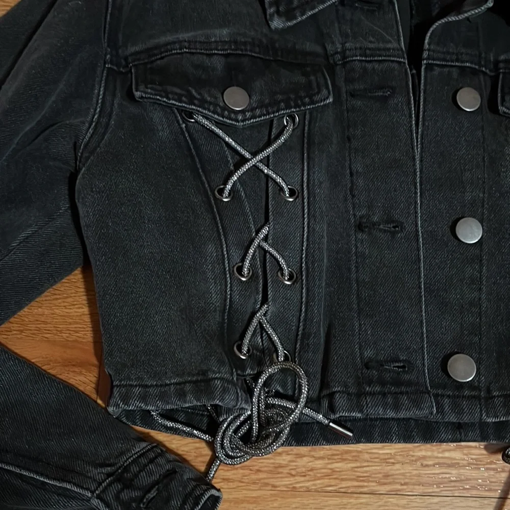 NWOT Windsor Cropped Denim Jacket - Picture 5 of 8